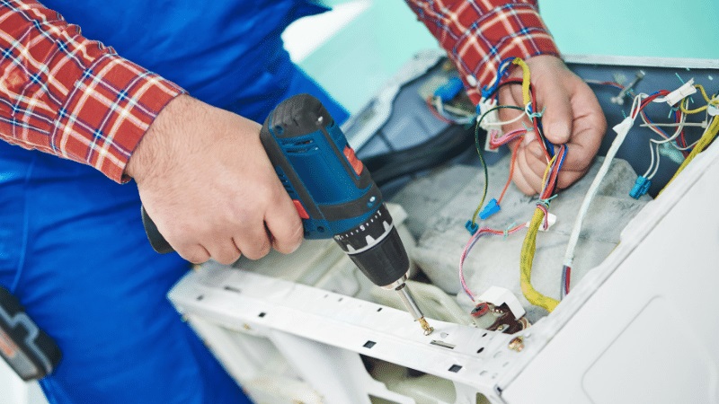 Karşıyaka Hitachi Hitachi çamaşır makinesi kart tamiri – Su almama arızası orijinal parça ile giderildi. - Teknik servis örneği